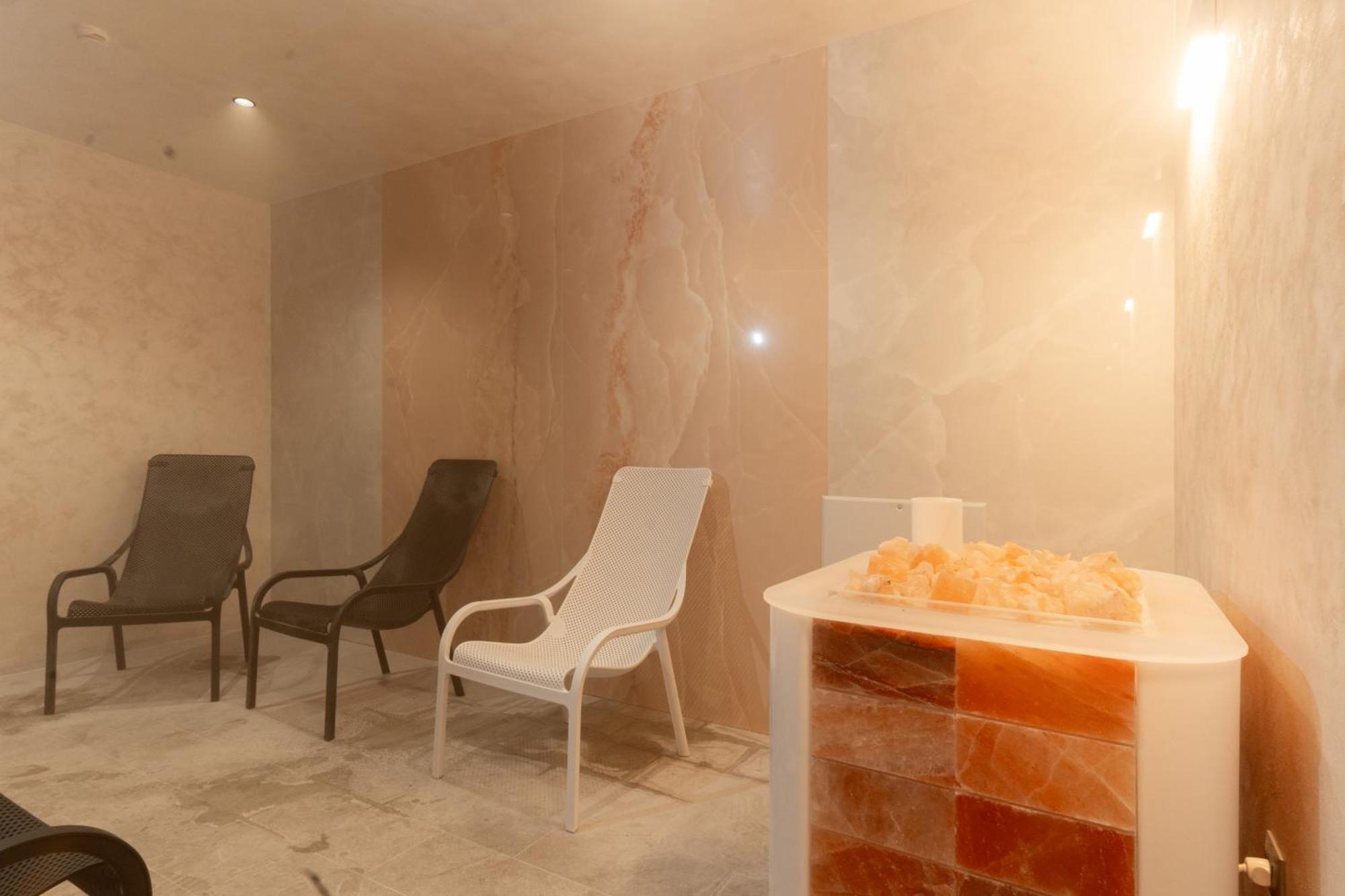 פאבל באניה Atmosphere Balneo Hotel & Spa מראה חיצוני תמונה